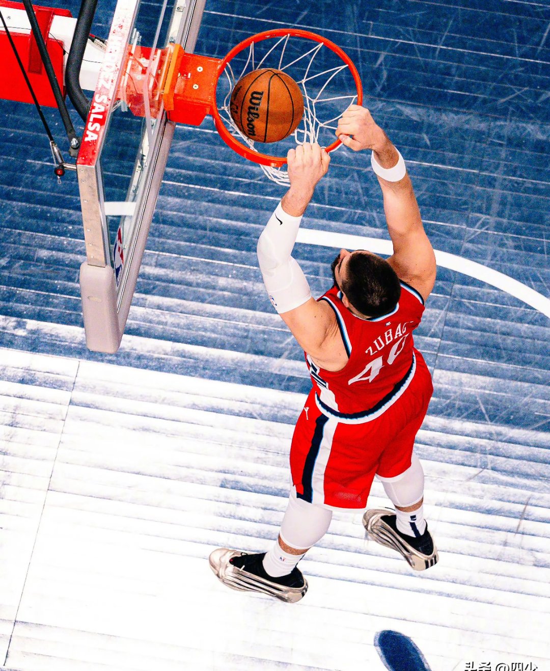 关于萨克拉门托国王加时末段绝杀压哨，志在全明星赛名次提升，目标明确，更衣室氛围转暖的信息