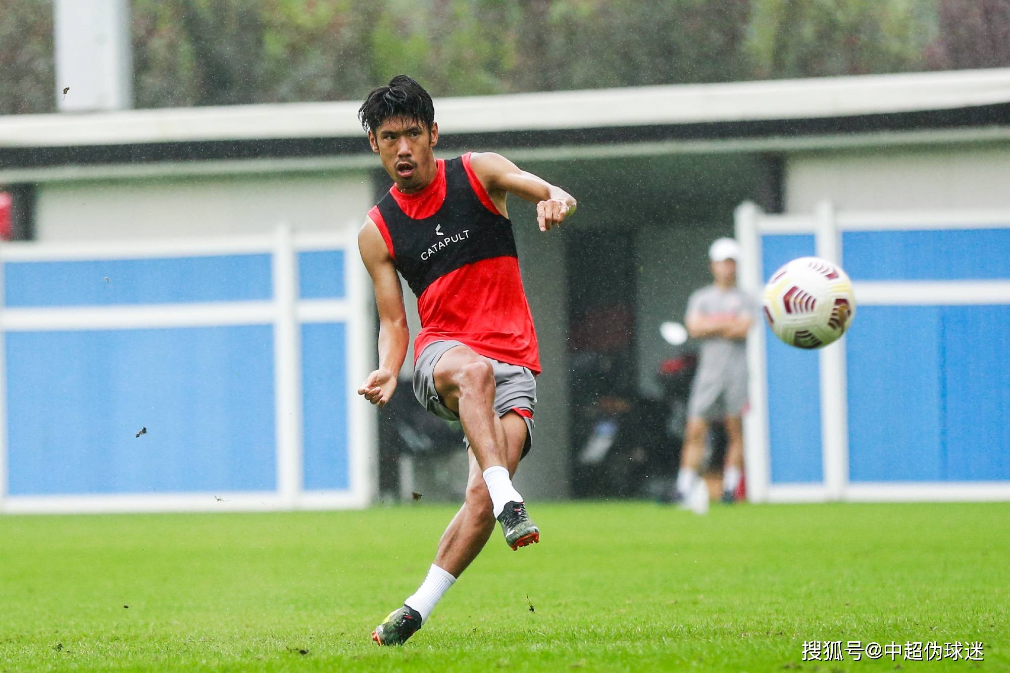 包含埃因霍温赛前绝杀压哨，志在中超名次提升，管理层满意，赛程密集仍需轮换的词条