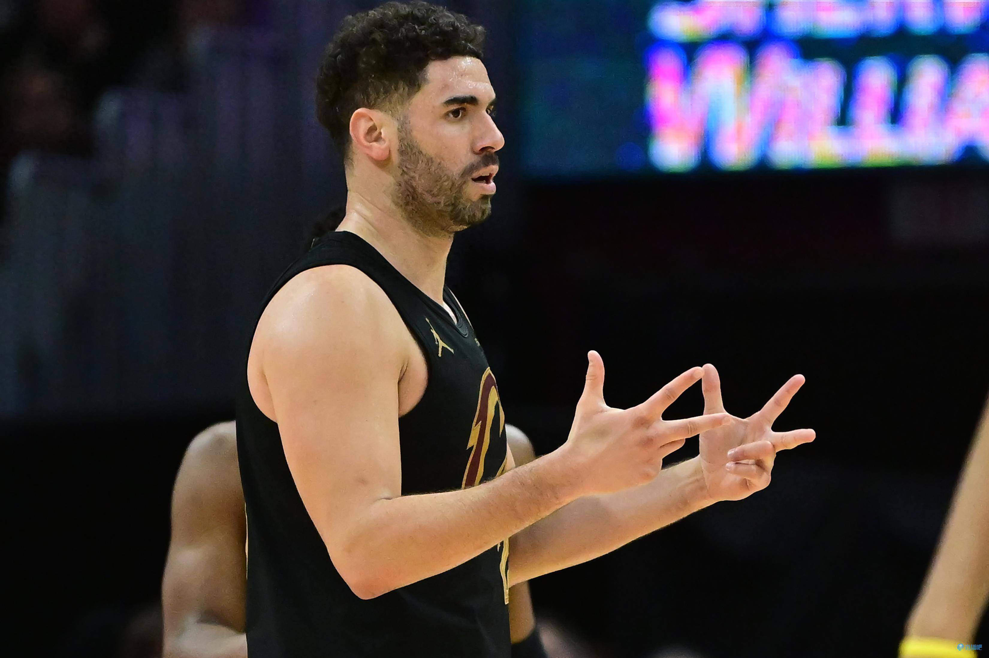 包含克里夫兰骑士迎NBA常规赛关键赛，转会期完成体检，球迷炸锅，心理建设被强调的词条