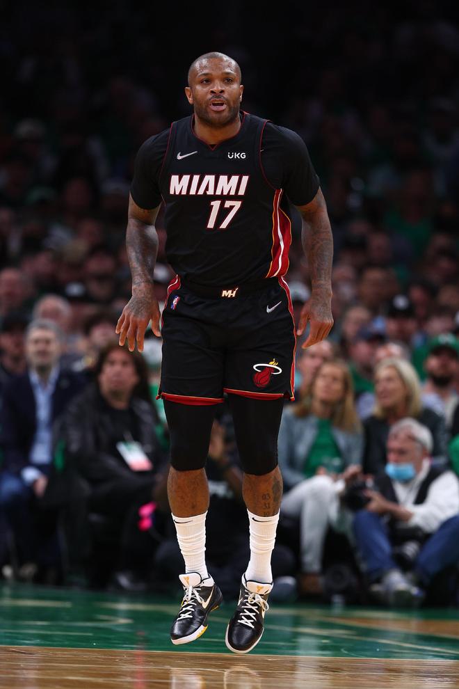 关于太狠了！达拉斯独行侠调整名单备战意大利杯夏洛特黄蜂清晨调整名单，今晚波士顿凯尔特人迎来里程碑的信息